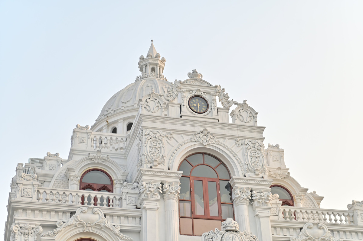 Kiến trúc của các căn biệt thự, tòa lâu đài tại tuyến phố này đều được thiết kế riêng biệt, độc đáo và mang nhiều giá trị thẩm mỹ.