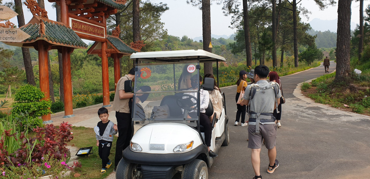 Xe dien “chui” tai KDL Phoenix Moc Chau: Cong ty Phuong Hoang co nhieu sai pham