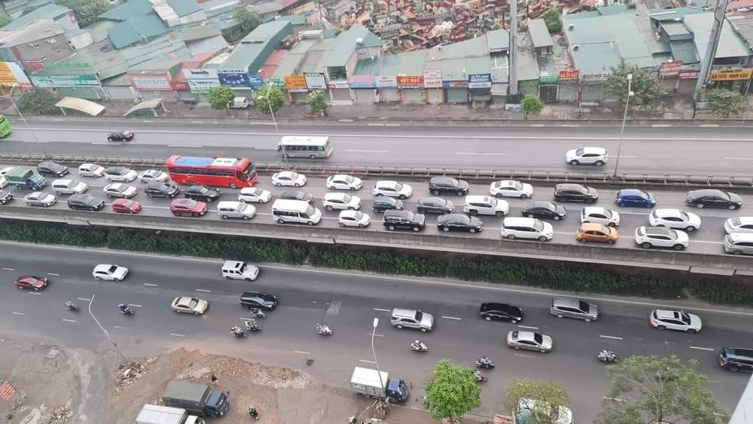 Nhiều lái xe cho biết tư tưởng đã xác định phải mất khoảng 3 tiếng mới thoát được vành đai 3 để ra cao tốc Pháp Vân - Cầu Giẽ.