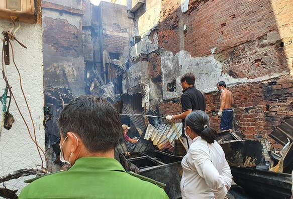  Đốt nhà bạn gái, nghi do mâu thuẫn tình cảm: Ngày 26/3/2022, công an quận Bình Thạnh (TP.HCM) lấy lời khai đối tượng tình nghi tẩm xăng đốt căn nhà của bạn gái trong hẻm đường Bùi Hữu Nghĩa (phường 2, quận Bình Thạnh) khiến nhiều tài sản bị thiêu rụi. Nguyên nhân được xác định là thanh niên này có quan hệ tình cảm với cô gái và có xảy ra mâu thuẫn dẫn đến hành động phóng hỏa.