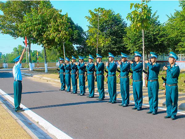 Huấn luyện vũ khí bộ binh.