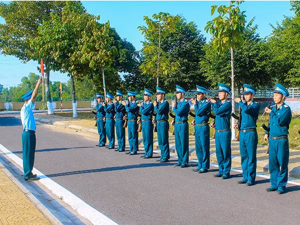 Huấn luyện vũ khí bộ binh.