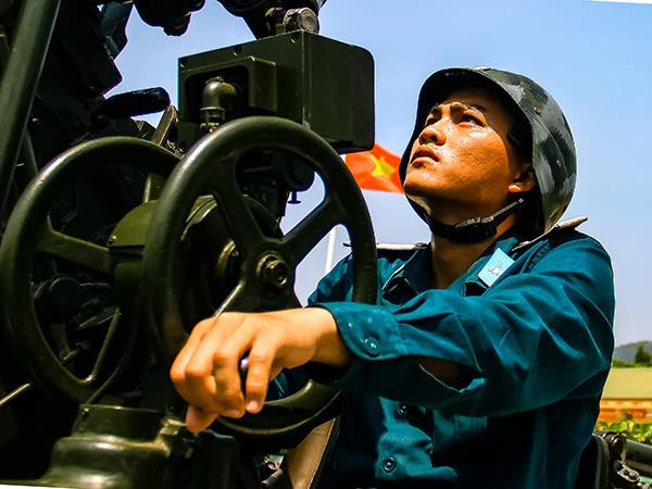 Theo dõi bắt bám mục tiêu.