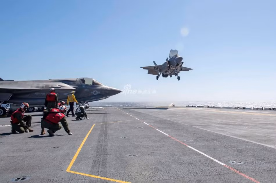 LHA-6 (Landing Helicopter Assault) là chiếc tàu đổ bộ tấn công đầu tiên thuộc lớp America của hải quân Mỹ, nó chính thức gia nhập biên chế ngày 1/4/2014.