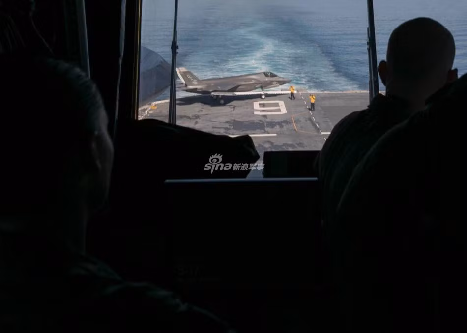 Nhờ tính năng tàng hình ưu việt, F-35B thừa khả năng phát hiện J-15 từ rất xa để đưa ra biện pháp đối phó phù hợp, trong khi đó máy bay của Trung Quốc gần như chẳng thể làm điều tương tự.