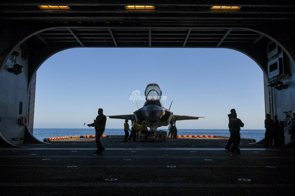 Điểm cốt yếu khiến LHA-6 America được đánh giá cao hơn hẳn đối thủ đó là tiêm kích tàng hình F-35B có tính năng kỹ chiến thuật vượt xa dòng J-15 do Trung Quốc chế tạo.