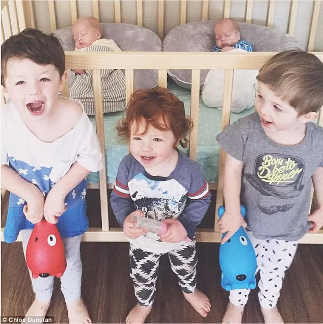 Có lẽ Chloe Dastan và Rohan là đôi vợ chồng hạnh phúc và may mắn nhất thế giới vì có tới 6 nhóc tỳ xinh xắn và đáng yêu thế này.