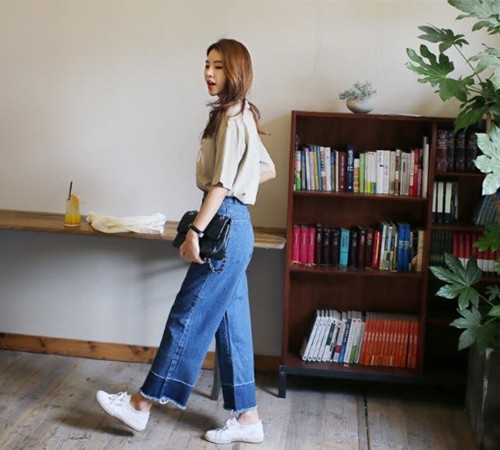 Muốn tạo điểm nhấn cho vòng eo: Hãy bỏ áo vào quần. Nếu muốn ăn gian thêm chiều cao và khoe eo thì hãy bỏ áo vào quần. Nó còn giúp cho bộ trang phục của bạn trở nên trẻ trung và thời trang hơn.