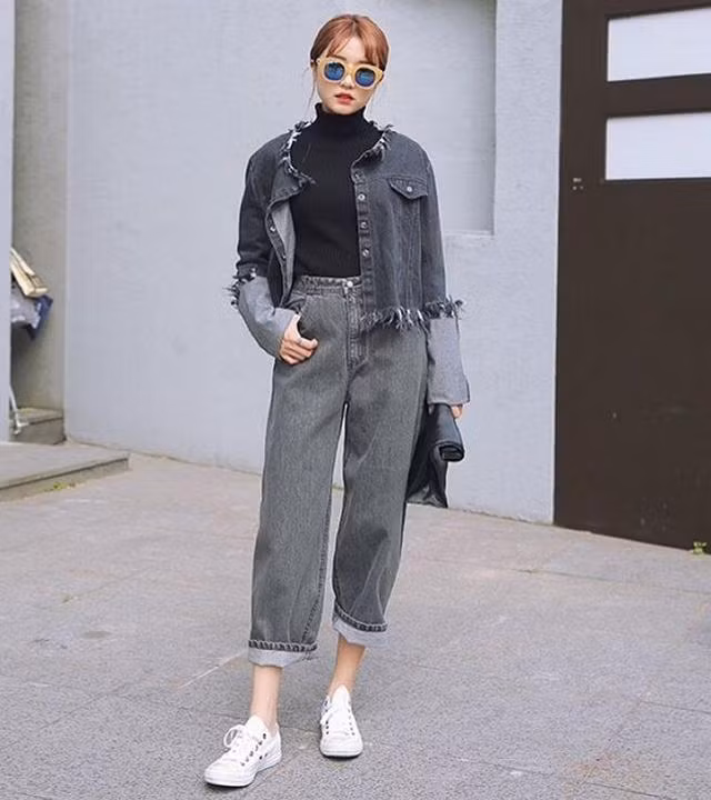 Nếu đi boot hãy chọn quần jeans cao hơn miệng boot. Khi chọn boot cổ ngắn để đi cùng quần jeans lửng thì bạn hãy cân nhắc thật kĩ độ dài của kiểu quần này. Không cẩn thận, đôi chân dài sẽ lập tức biến mất.