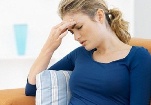 Mệt mỏi và buồn ngủ. Là tác dụng phụ phổ biến của xạ trị. Cường độ tác dụng phụ này phụ thuộc vào sức khỏe của mỗi người. Nếu mệt mỏi đột ngột đi kèm với việc hoa mắt chóng mặt không tỉnh táo thì có thể bạn đang gặp phải biến chứng nghiêm trọng.