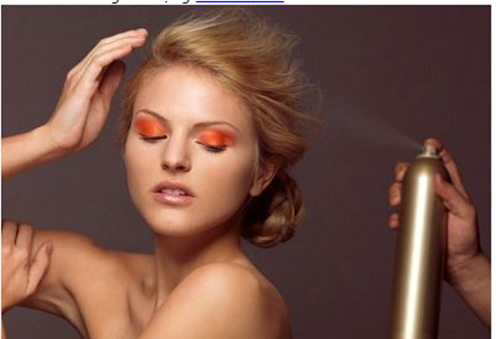 Sodium Lauryl Sulfate. Đây là chất tẩy rửa, nó đã gây tranh cãi khi bị liệt vào chất cấm dùng trong mỹ phẩm vì gây mụn trứng cá nếu để trên da lâu dài. Chủ yếu nó được tìm thấy trên sản phẩm chăm sóc tóc với nhiệm vụ tạo bọt trong dầu gội đầu, giúp làm sạch tốt và hút bớt dầu, bụi bẩn.