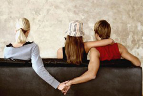 Thứ hai, xem xét lại bản thân, từ ngoại hình cho đến thói quen hàng ngày xem mình có mắc lỗi gì không? Liệu mình có thiếu sót trong vấn đề gì không? Bản thân có vì bận rộn chăm lo gia đình mà trở nên lôi thôi, lếch thếch không?...