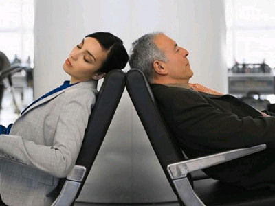 Nếu lâu dài sẽ dẫn đến căng cơ gây đau cổ và khiến cơ thể nhức mỏi thường xuyên. Vì thế bạn nhất thiết phải chọn tư thế ngủ phù hợp nhất để tránh những tác hại không đáng có.