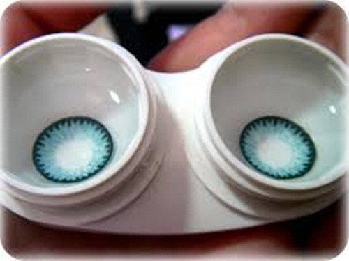 Không vệ sinh hộp đựng. Ngay cả với không khí khô, kính áp tròng cũng cần được làm sạch. Hãy rửa sạch bằng nước rửa kính và xả nước sạch sau đó phơi khô ngoài không khí.