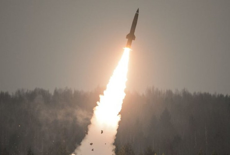 Tầm bắn của OTR-21 Tochka tối thiểu 15 km và tối đa 70 km, sai số vòng tròn vào khoảng 150 m. OTR-21 có thể mang theo một đầu đạn nặng 480kg.