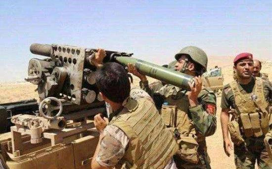 Ở mặt trận phía đông, liên quan đến sự toàn vẹn lãnh thổ của Thổ Nhĩ Kỳ, khi hơn một nửa, trong số 30 triệu người thuộc cộng đồng người Kurd, hiện đang sống ở Thổ Nhĩ Kỳ. Với sự hỗ trợ bí mật của Mỹ, người Kurd ở Iraq và Syria đã thành lập khu tự trị, làm tiền đề cho giành độc lập.