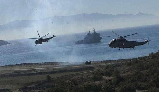 Trong vấn đề Libya, Thổ Nhĩ Kỳ ủng hộ Chính phủ Đoàn kết dân tộc (GNA) được quốc tế công nhận ở Tripoli, trong khi đó Quân đội Quốc gia Libya (LNA) trung thành với Tướng Khalifa Haftar được sự ủng hộ của Arab Saudi, UAE và Ai Cập. Do đó, Thổ Nhĩ Kỳ hiện có rất nhiều lợi ích cần phải chung tay với Nga để chống lại áp lực từ phương Tây; vì vậy Thổ Nhĩ Kỳ khó có thể “già néo đứt dây” mà phá vỡ mối quan hệ với Nga.