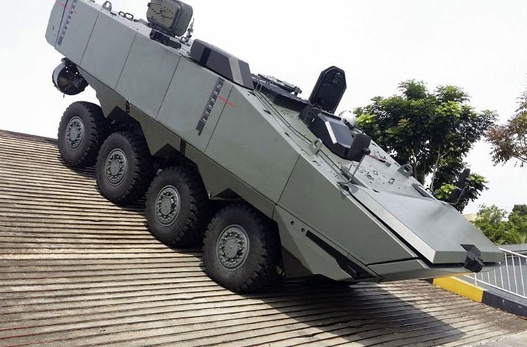 Nguyên mẫu của dòng xe này ra mắt vào năm 2001 và chính thức trang bị vào năm 2004.