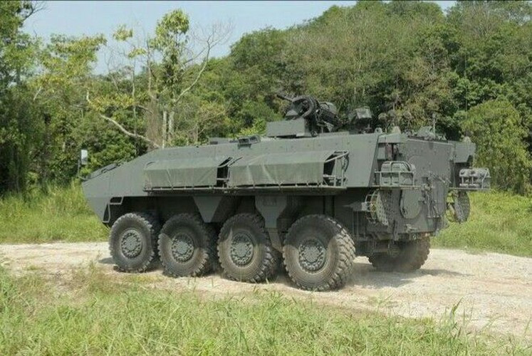 Khi di chuyển trên mặt nước, xe sử dụng thiết bị đẩy cánh quạt, tốc độ có thể đạt 6 hải lý/giờ.