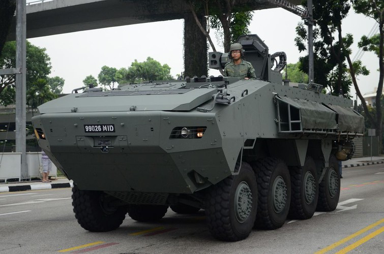 Riêng mặt trước được tăng cường giáp để có thể chống lại được cả đạn súng máy hạng nặng 12,7mm.