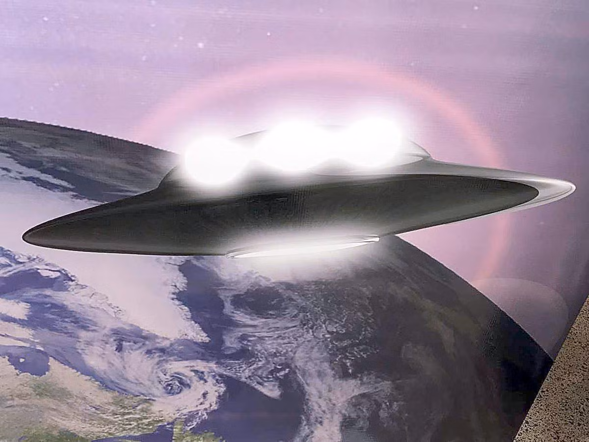 Những hiện tượng trên không không xác định (UAP) này có thể là vệ tinh, công nghệ do chính phủ nước ngoài triển khai, rác vũ trụ rơi xuống hay thậm chí có thể là khinh khí cầu trôi nổi, hoặc là vật thể bay không xác định ( UFO), hoặc đó có thể là người ngoài hành tinh?