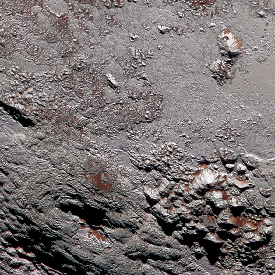 "Họ cho rằng một thiên thể nhỏ như sao Diêm Vương, lẽ ra đã mất nhiều nhiệt bên trong từ lâu, nhưng nào ngờ nó đã có thể giữ đủ năng lượng để tạo điều kiện cho hoạt động địa chất lan rộng khá muộn trong lịch sử", cô Lynnae Quick nói với hãng AFP. "Những phát hiện này sẽ khiến chúng tôi đánh giá lại các khả năng duy trì nước lỏng trên các thế giới băng giá nhỏ cách xa Mặt trời”. 