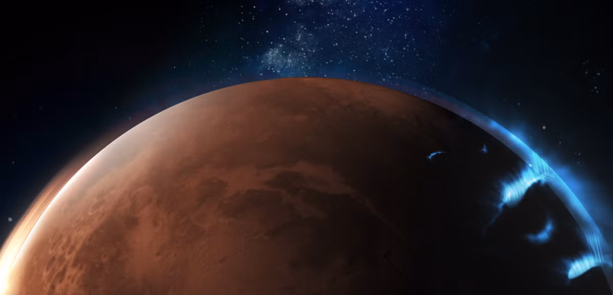 Cho đến nay, cực quang mạnh nhất trong hệ Mặt trời xảy ra trên sao Mộc. Một nghiên cứu năm 2017 trên tạp chí Nature cho thấy, nhưng ngay cả với tất cả năng lượng đó, bạn có thể sẽ không thể nhìn thấy cực quang của Sao Mộc bằng mắt thường - hầu hết ánh sáng của nó được phát ra ở các bước sóng bên ngoài quang phổ khả kiến.