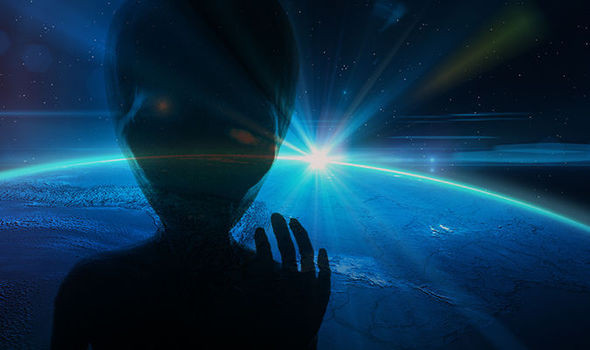 Chia sẻ thêm về vấn đề này, Sara Seager, một nhà thiên văn học tại Viện Công nghệ Massachusetts tập trung vào việc tìm kiếm các sự sống bên ngoài hành tinh chia sẻ: “Giả sử giới khoa học tìm ra phương thức, cách thức và cả công cụ được chế tạo để khám phá sự sống ngoài hành tinh thì vẫn sẽ mất một khoảng thời gian nhất định. Vì vậy, tôi sẽ nói tầm khoảng 20 năm".