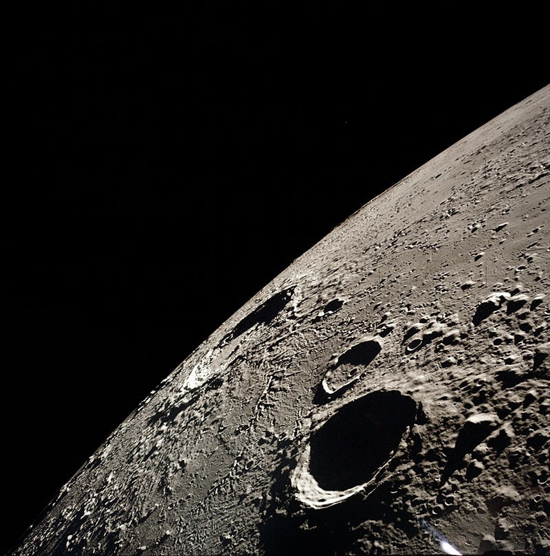 Các nhà khoa học từ lâu đã nghi ngờ rằng, lớp dung nham này được hình thành sau một vụ va chạm lớn vào khoảng 4,3 tỷ năm trước. 