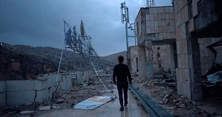 Jacob Laukaitis, một Youtuber người Litva đã đến thăm Syria để khám phá đất nước này. Anh đã phỏng vấn người dân địa phương, cho thấy những cảnh quan siêu thực của Syria, quay video các tòa nhà bị đánh bom và những con đường vỏ chai, ghé thăm các cửa hàng cà phê sang trọng và thậm chí là một trung tâm mua sắm quy mô lớn.