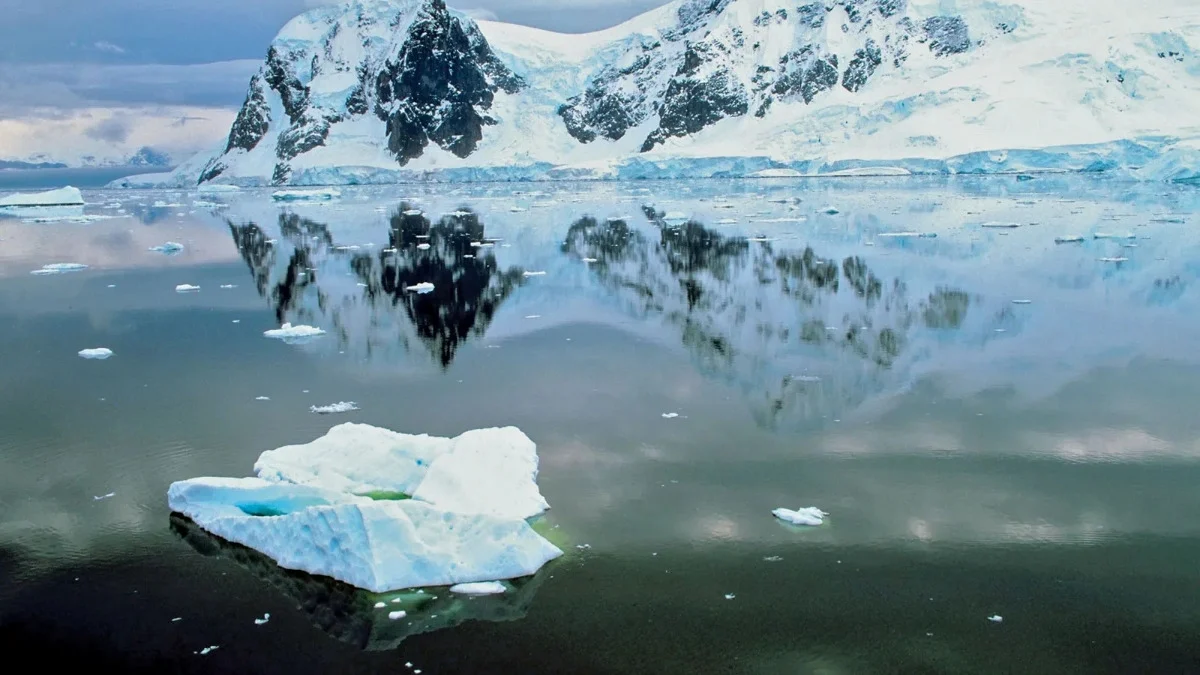 Tuy nhiên, Đông Nam Cực là một trong những địa điểm lạnh nhất và khô hạn nhất trên hành tinh Trái đất, và do đó, sự sụp đổ của Thềm băng Glenzer Conger là điều chưa từng xảy ra ở đó.