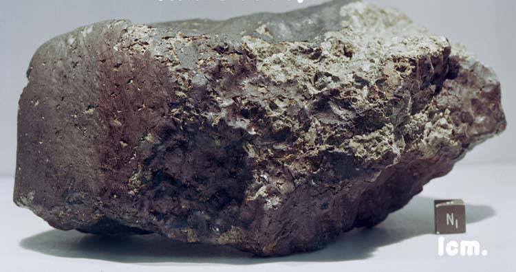 Một mảnh thiên thạch từ sao Hỏa được tìm thấy ở Nam Cực, thứ có khả năng dùng để nghiên cứu phát hiện các khả năng sống còn trên sao Hỏa. Thiên thạch được đặt tên là “Allan Hills 84001” và được phát hiện vào năm 1984.