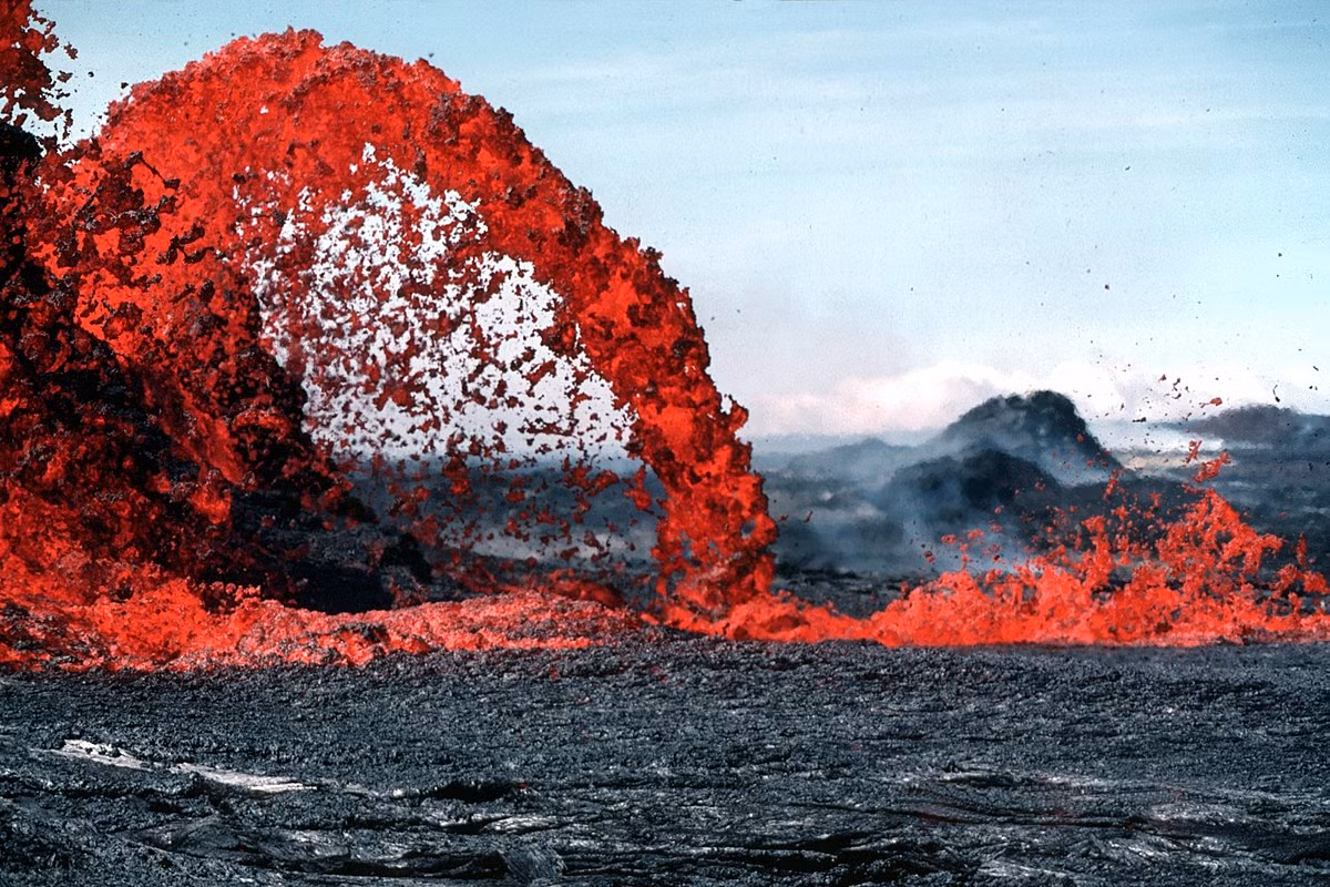 Siebach nói: “Có rất nhiều bằng chứng về các vụ phun trào núi lửa bazan trên sao Hỏa, nhưng đây là một dạng hóa học tiến hóa hơn. Công trình này cho thấy rằng sao Hỏa có thể có một lịch sử núi lửa phức tạp và hấp dẫn hơn những gì chúng ta tưởng tượng trước đây”.