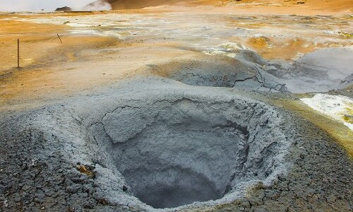 Siebach và các đồng nghiệp bắt đầu đánh giá lại dữ liệu từ mọi phát hiện tridymite được báo cáo trên Trái đất.