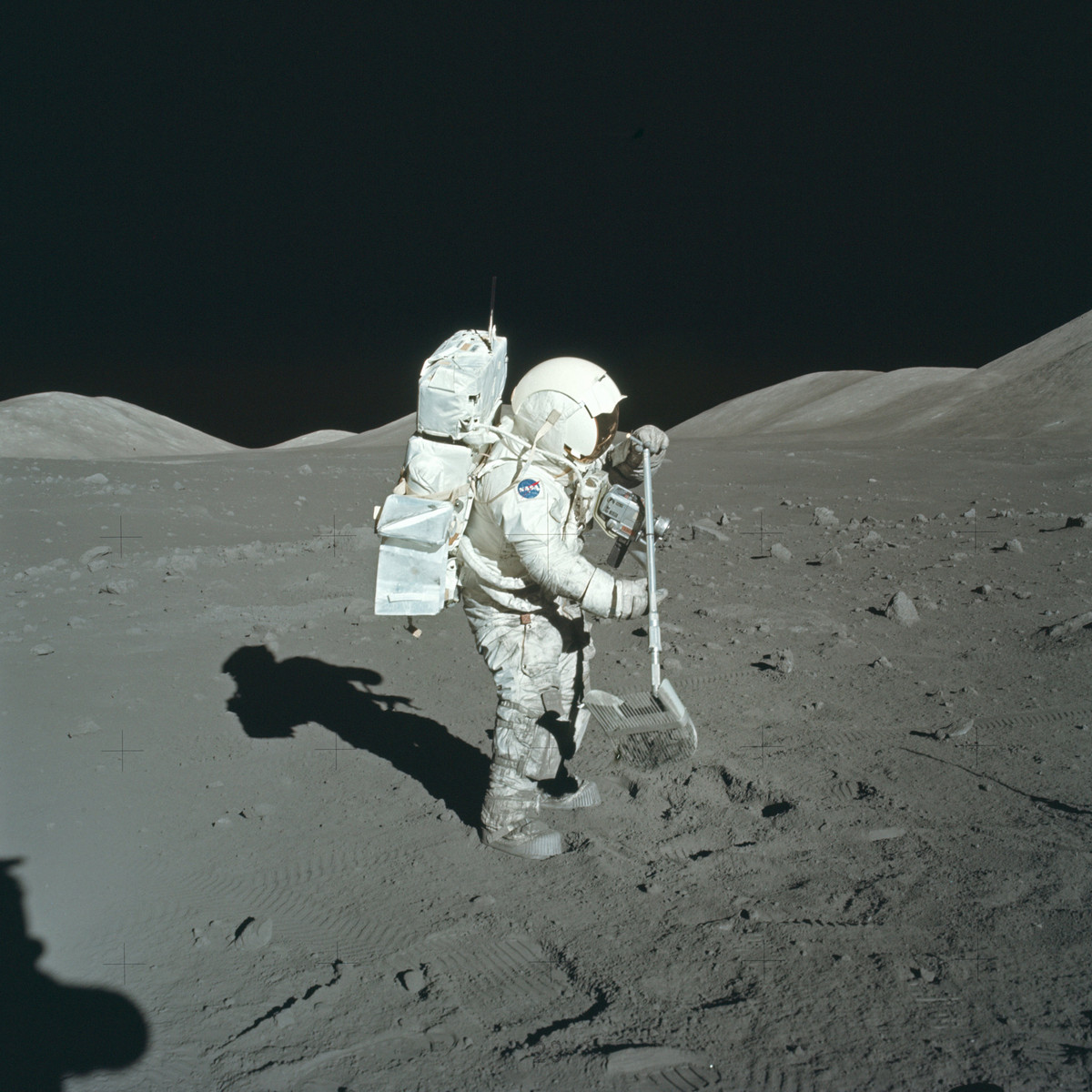 NASA đang chuẩn bị đưa con người trở lại Mặt trăng vào năm 2025 và một ngày nào đó sẽ thiết lập một căn cứ quay quanh Mặt trăng hoặc trên bề mặt của nó, vì vậy điều quan trọng hơn bao giờ hết là phải hiểu tần suất mà Mặt trăng vệ tinh tự nhiên của Trái Đất chịu tác động.