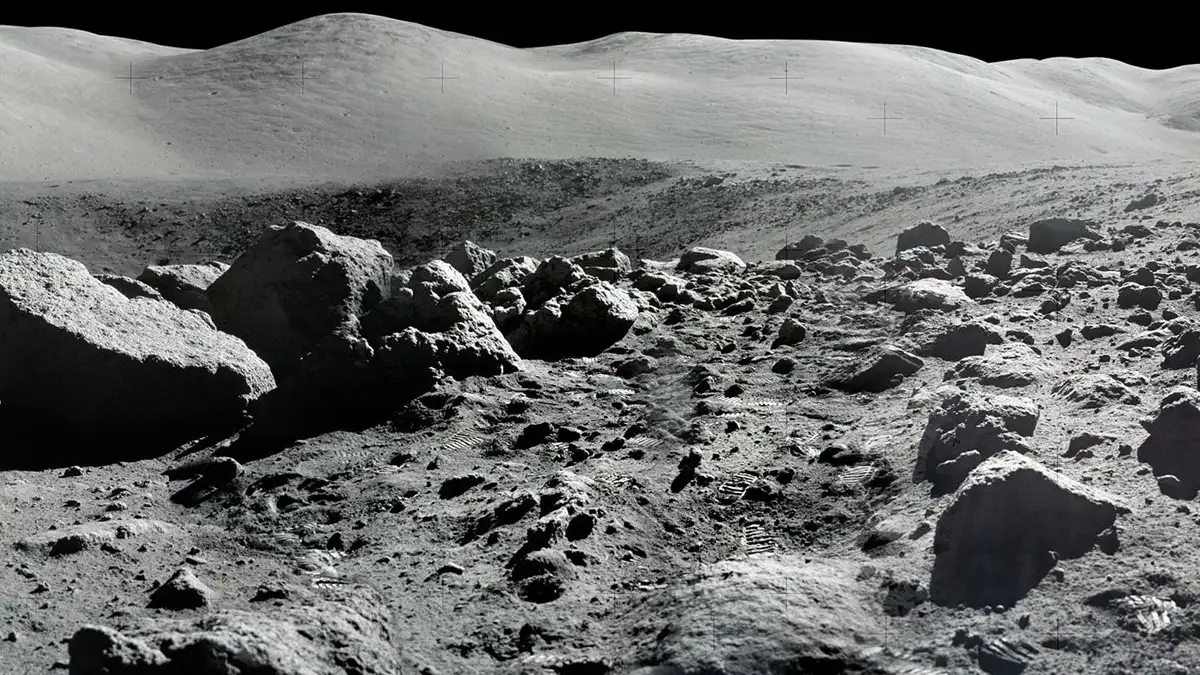 Đối với các tác nhân va chạm nhỏ hơn 1 milimet, không thể định lượng chính xác con số, nhưng Cooke ước tính rằng từ 1 đến 10.000 tấn. Đối với những tảng đá lớn hơn, ước tính rõ ràng hơn.