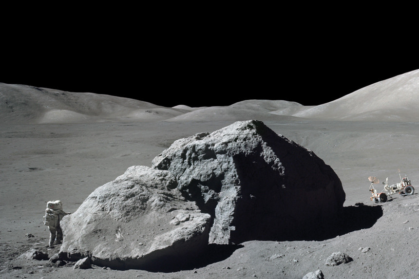 Rất may, các phi hành gia không gặp quá nhiều nguy hiểm, theo Bill Cooke, người đứng đầu Văn phòng Môi trường Thiên thạch của NASA tại Trung tâm Chuyến bay Vũ trụ Marshall của NASA ở Alabama. Cooke nói với Live Science: “Tỷ lệ phi hành gia bị một vật thể kích thước milimet đâm vào là 1 trên 1 triệu mỗi giờ”. (Một milimét là kích thước lớn nhất mà một vật thể phải có để xuyên thủng bộ đồ không gian của phi hành gia). 