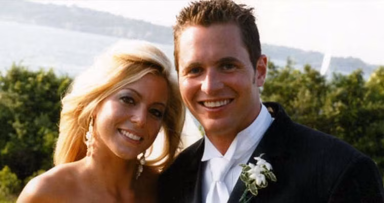 Năm 2005, một cặp vợ chồng tên là George và Jennifer Smith đang đi hưởng tuần trăng mật trên một con tàu du lịch thì ông Smith biến mất trong một hoàn cảnh đáng ngờ. Các cuộc điều tra chính thức kết luận rằng, anh Smith đã vô tình rơi xuống tàu, ở một nơi nào đó giữa Hy Lạp và Thổ Nhĩ Kỳ, nhưng gia đình chàng trai tin rằng anh đã bị sát hại. Bốn hành khách khác đã bị giam giữ và thẩm vấn về vấn đề này, nhưng vụ việc kể từ đó tới hôm nay vẫn chưa được giải quyết.