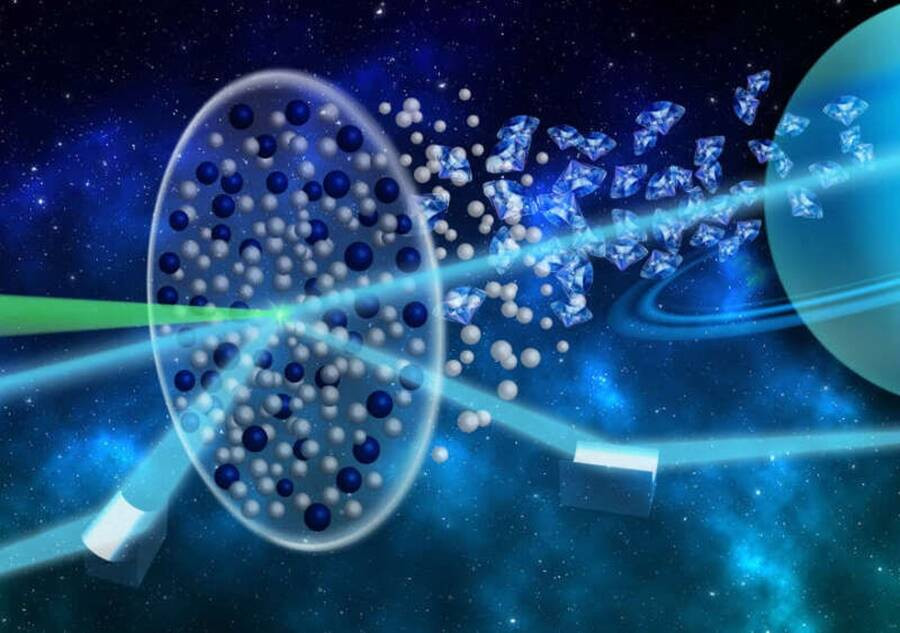 Sau đó, họ thăm dò điều gì đã xảy ra trong nhựa bằng các xung tia X từ LCLS.
