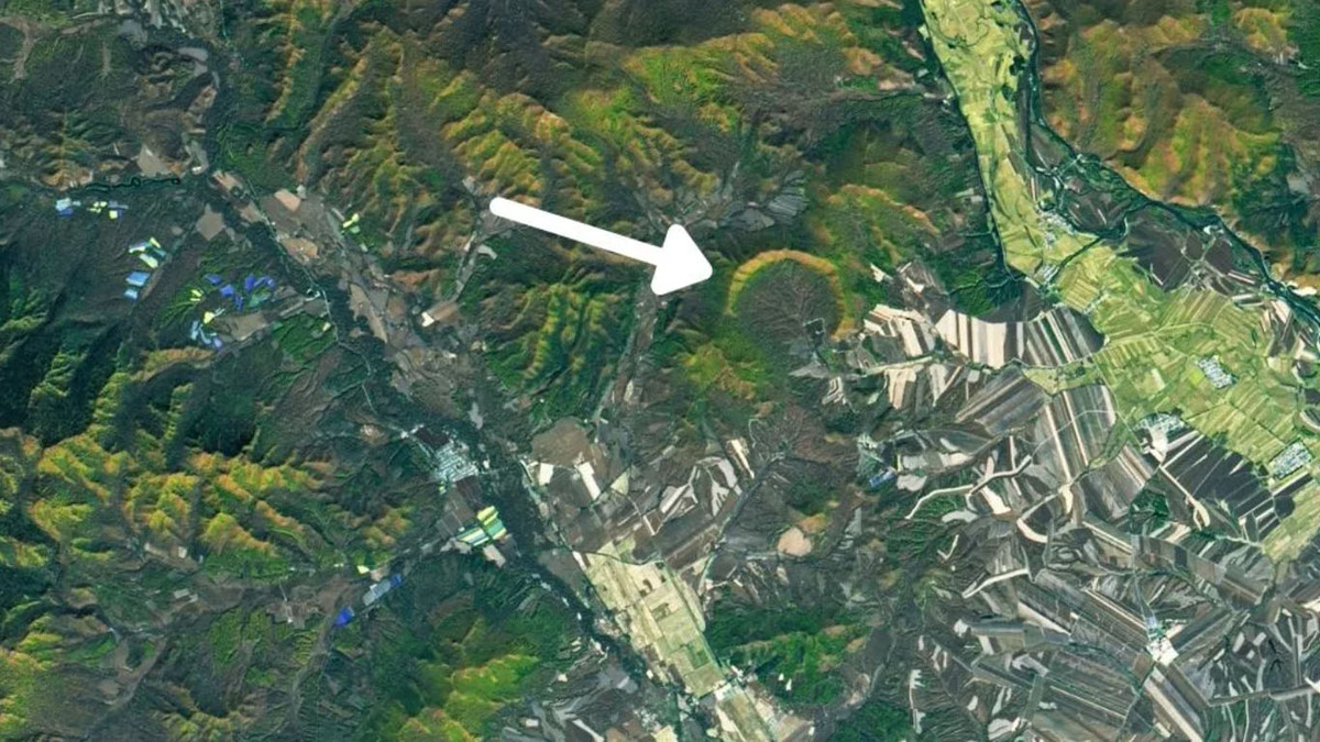 Những miệng núi lửa va chạm hình lưỡi liềm như vậy tương đối hiếm trên Trái đất, Chen Ming, một trong những tác giả của bài báo và là nhà nghiên cứu từ Viện Địa hóa Quảng Châu nói với tờ Global Times.