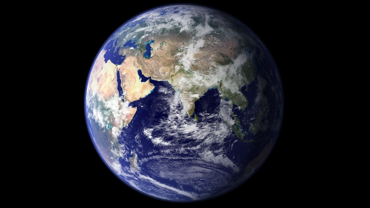 Trái đất được sinh ra với nguồn nước sẵn có, hoặc từ một nguồn H2O tinh khiết dồi dào nào đó.