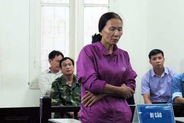 Cuu can bo cong an lua hon 2 ty, khong tu ca ban trai cua con