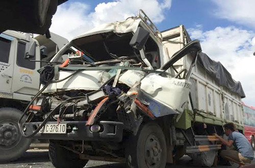 Tai xe keu cuu tham thiet trong chiec xe tai bep dum-Hinh-2