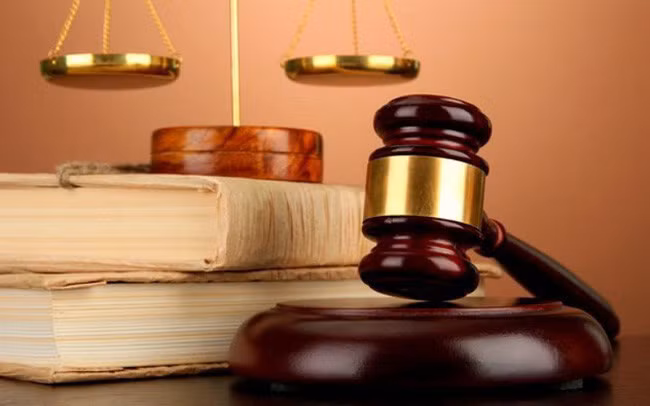 Co phieu An Truong An bi tam ngung giao dich, ngan hang 'siet no'