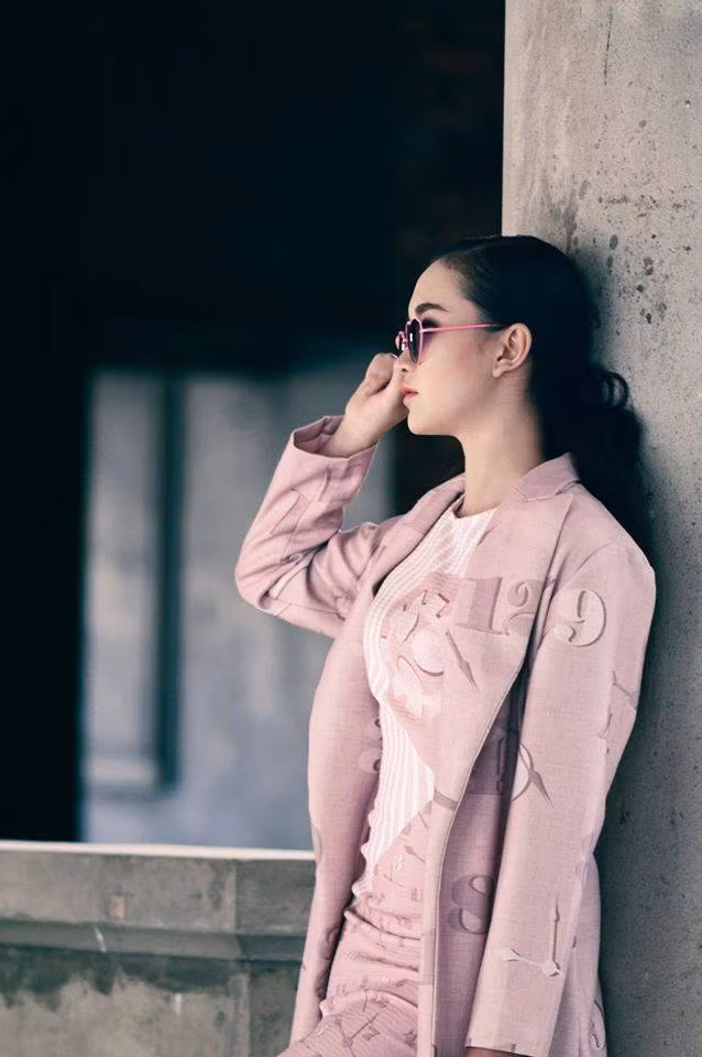 Phương Trâm cao 1m70, số đo ba vòng: 80-65-90. Ngoài ngoại hình đẹp, cô nàng còn có kinh nghiệm làm người mẫu ảnh, quảng cáo, giới thiệu sản phẩm cho một số nhãn hiệu thời trang.