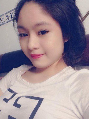 Dù đau đớn nhưng Hương vẫn cố gắng online, chụp ảnh "tự sướng" đáng yêu, cập nhật tình hình sức khỏe của bạn thân cho bạn bè được biết và tự nhắc mình phải chóng khỏe để tiếp tục nghiệp DJ, giúp đỡ gia đình có kinh tế khó khăn.