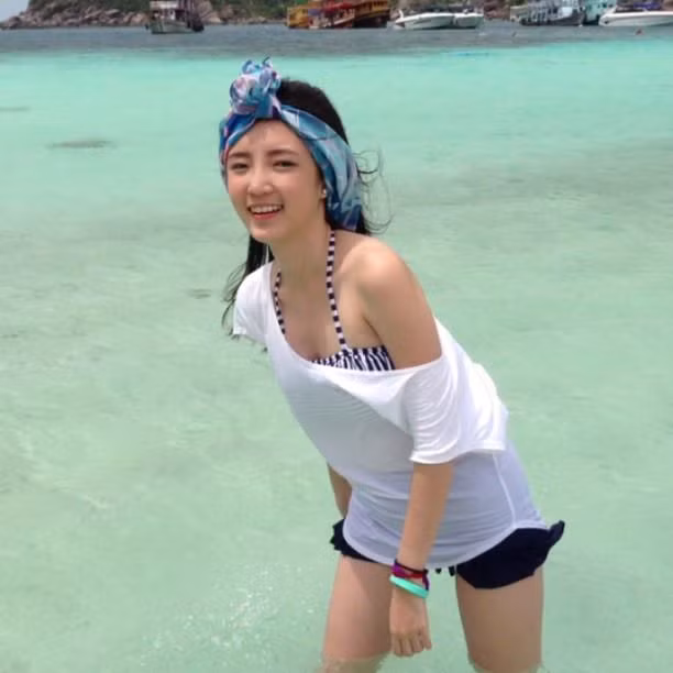 Xinh đẹp, dáng chuẩn... nhờ những lợi thế này mà Pampam lọt vào mắt xanh của nhiều nhà quản lý, các thương hiệu nổi tiếng. Họ mời cô về làm người mẫu, người đại diện và trả cho cô những khoản thù lao hậu hĩnh.