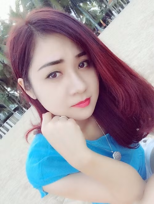 Chiều 7/5/2015, danh hài Tự Long chính thức tổ chức lễ thành hôn lần hai tại một nhà hàng ở quận Cầu Giấy, Hà Nội, sau đó vài ngày là lễ cưới tại quê nhà Bắc Ninh.