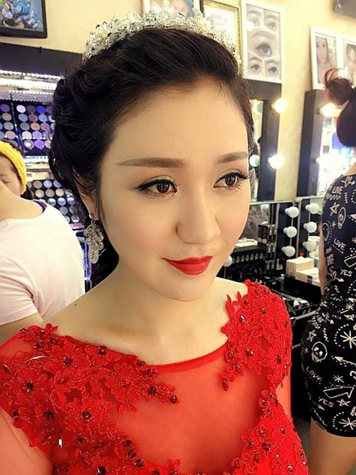 Cận cảnh cô dâu xinh đẹp trong lễ thành hôn chiều 7/5.