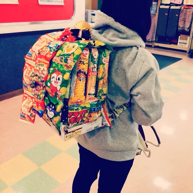 Những chiếc ba lô được "thiết kế" đẹp sẽ giúp chủ nhân khoe được vẻ đáng yêu, cá tính và "trình độ" sáng tạo cao hơn.